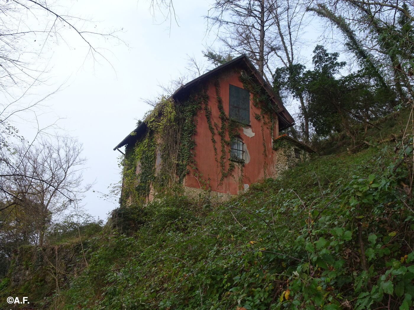 La casetta rosa in località Paradiso