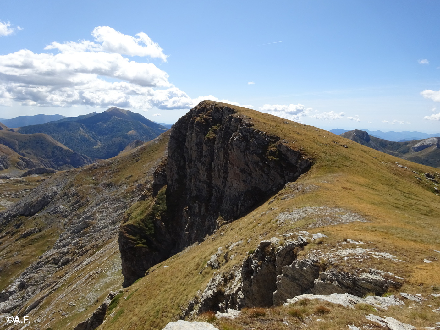 La Punta San Salvatore vista salendo alla Cima della Fascia