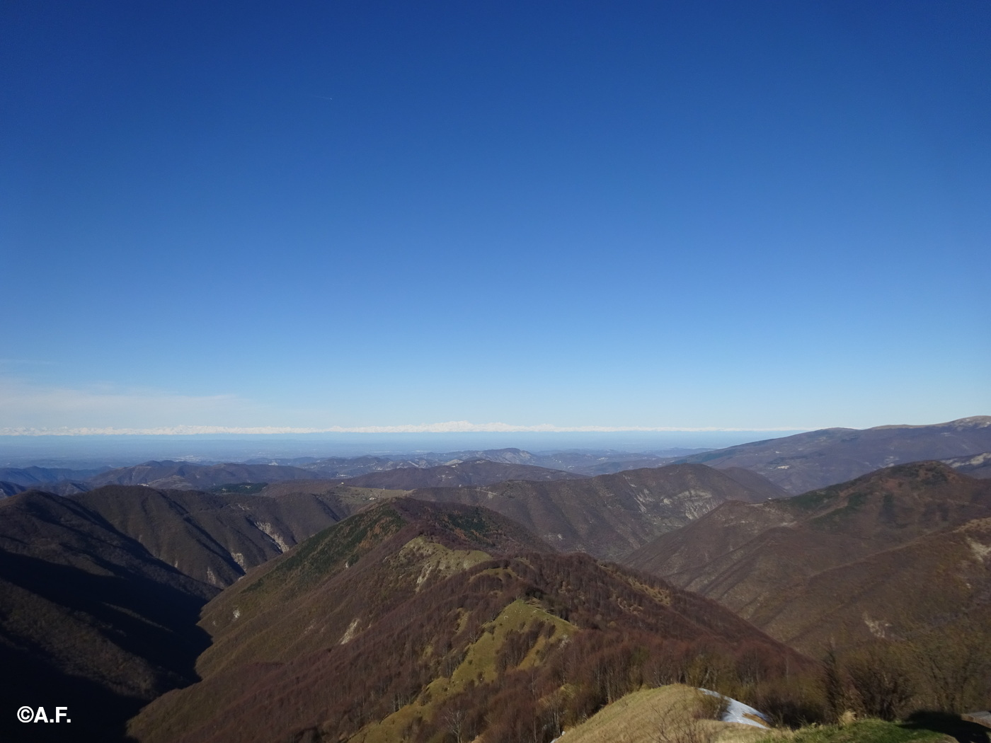 Panorama dall’Ántola verso la Pianura Padana e il Monte Rosa