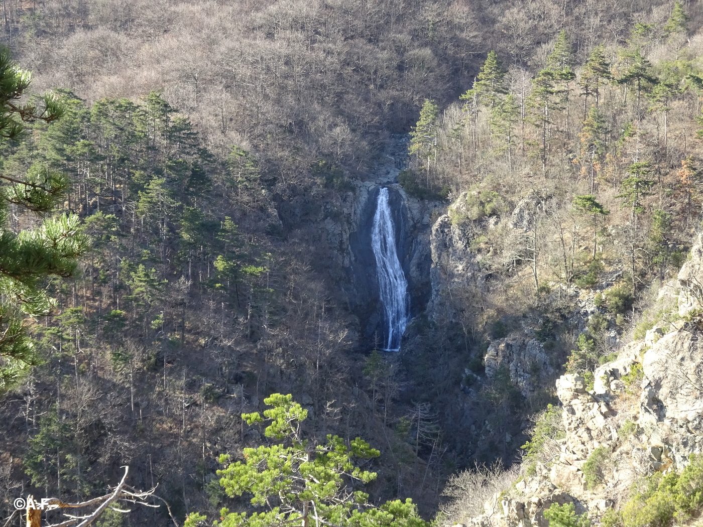 La spettacolare cascata del Rio Leone