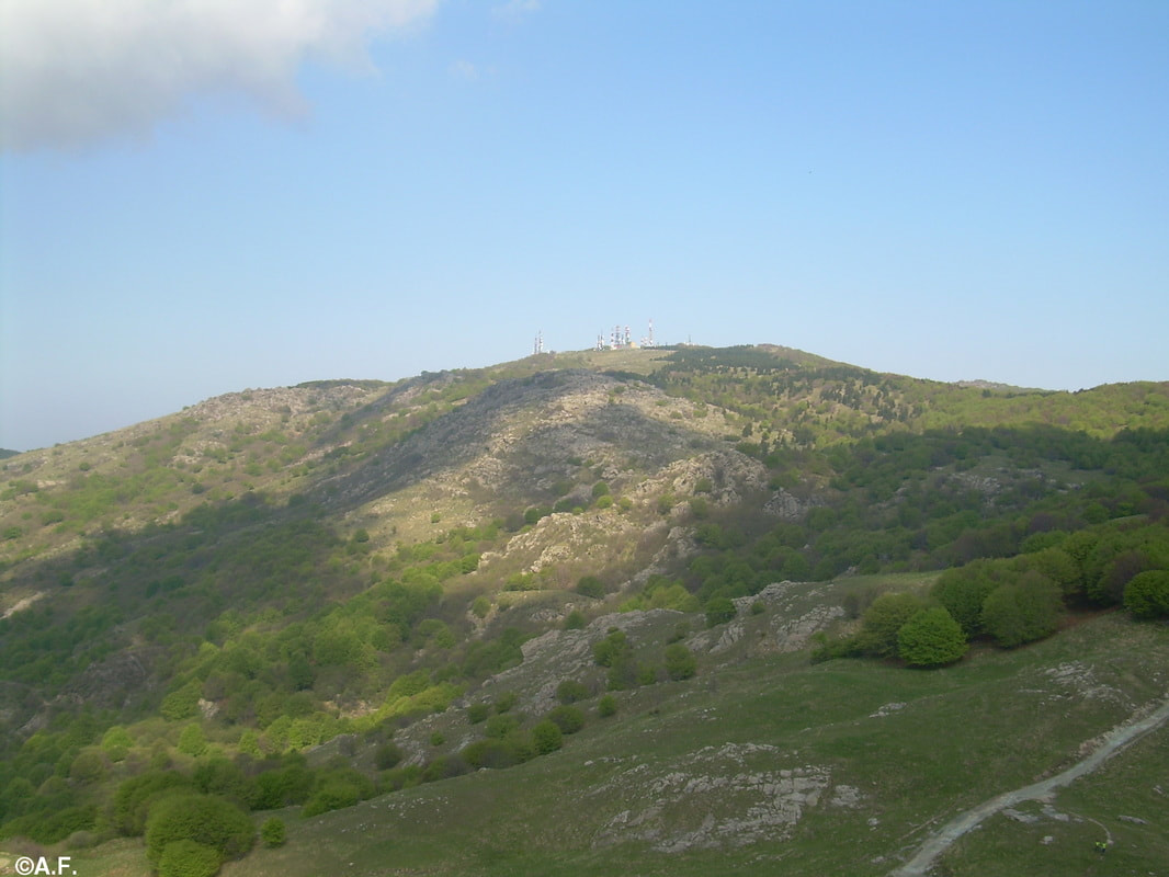 Il Monte Béigua visto dal Monte Sciguelo