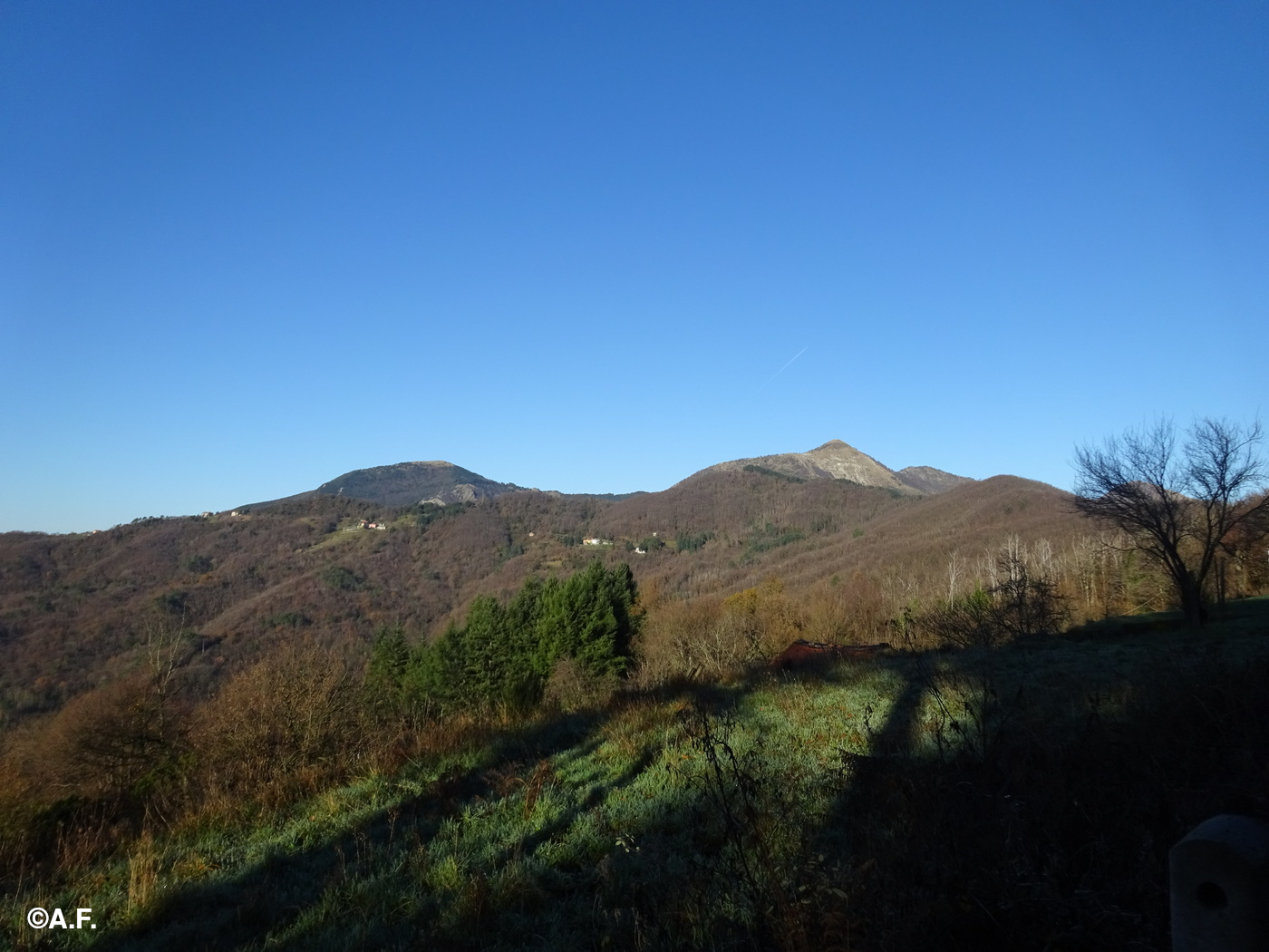 I monti Pù e Alpe visti dai pressi del Colle di Velva
