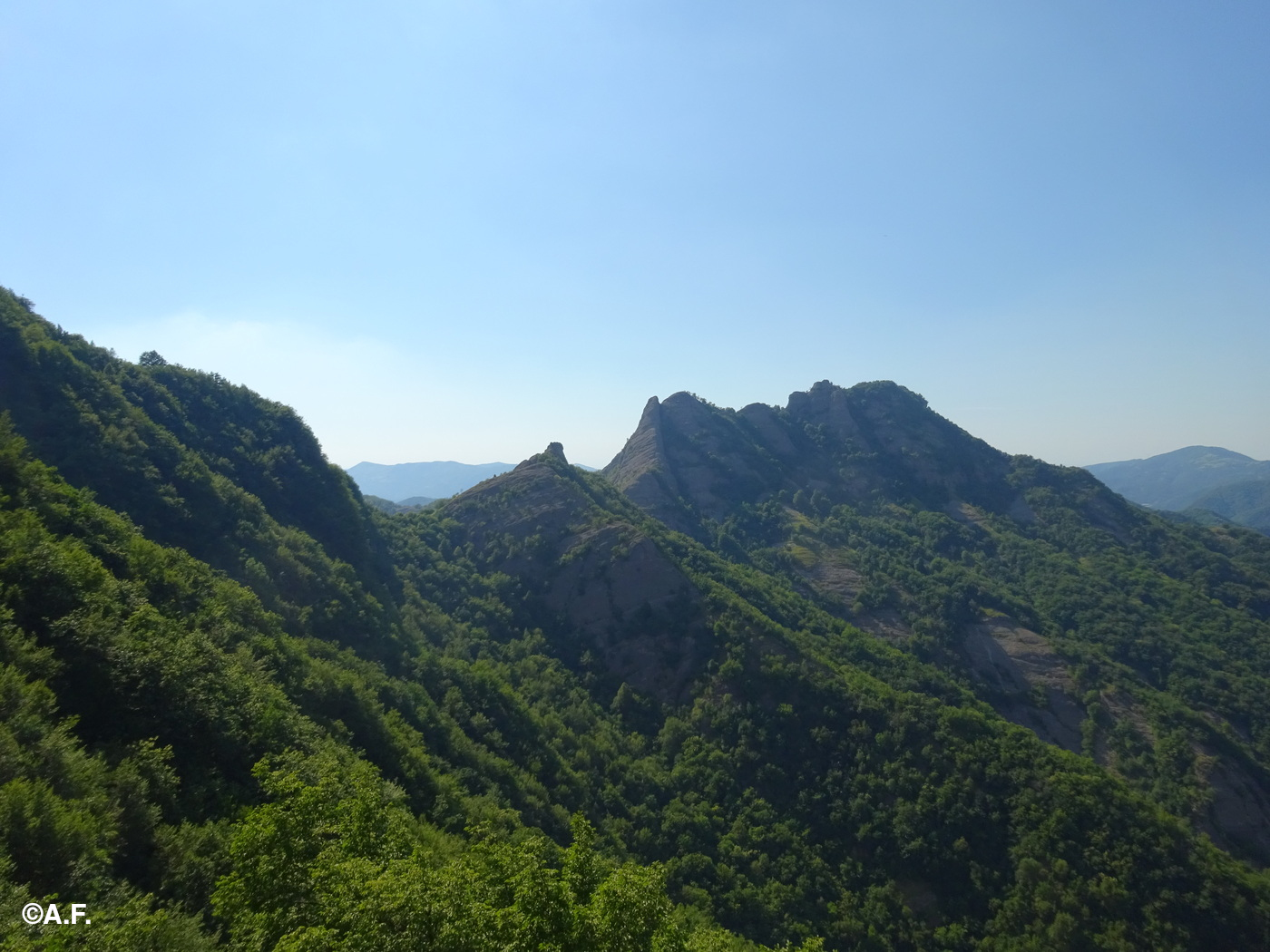 Le Rocche del Reopasso viste dalla cresta est del Monte Castello
