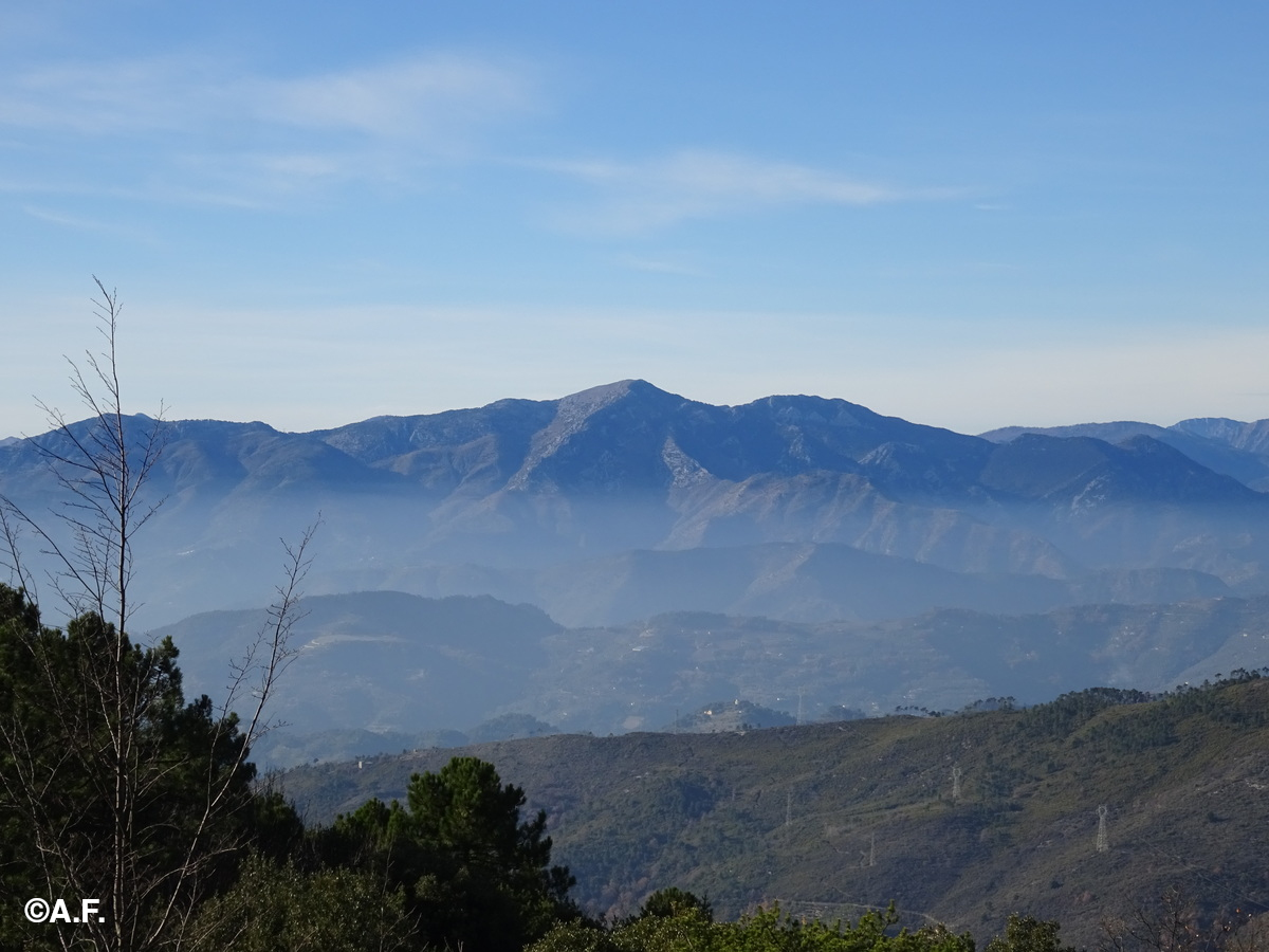 Il Monte Grammondo visto dal Monte Carparo