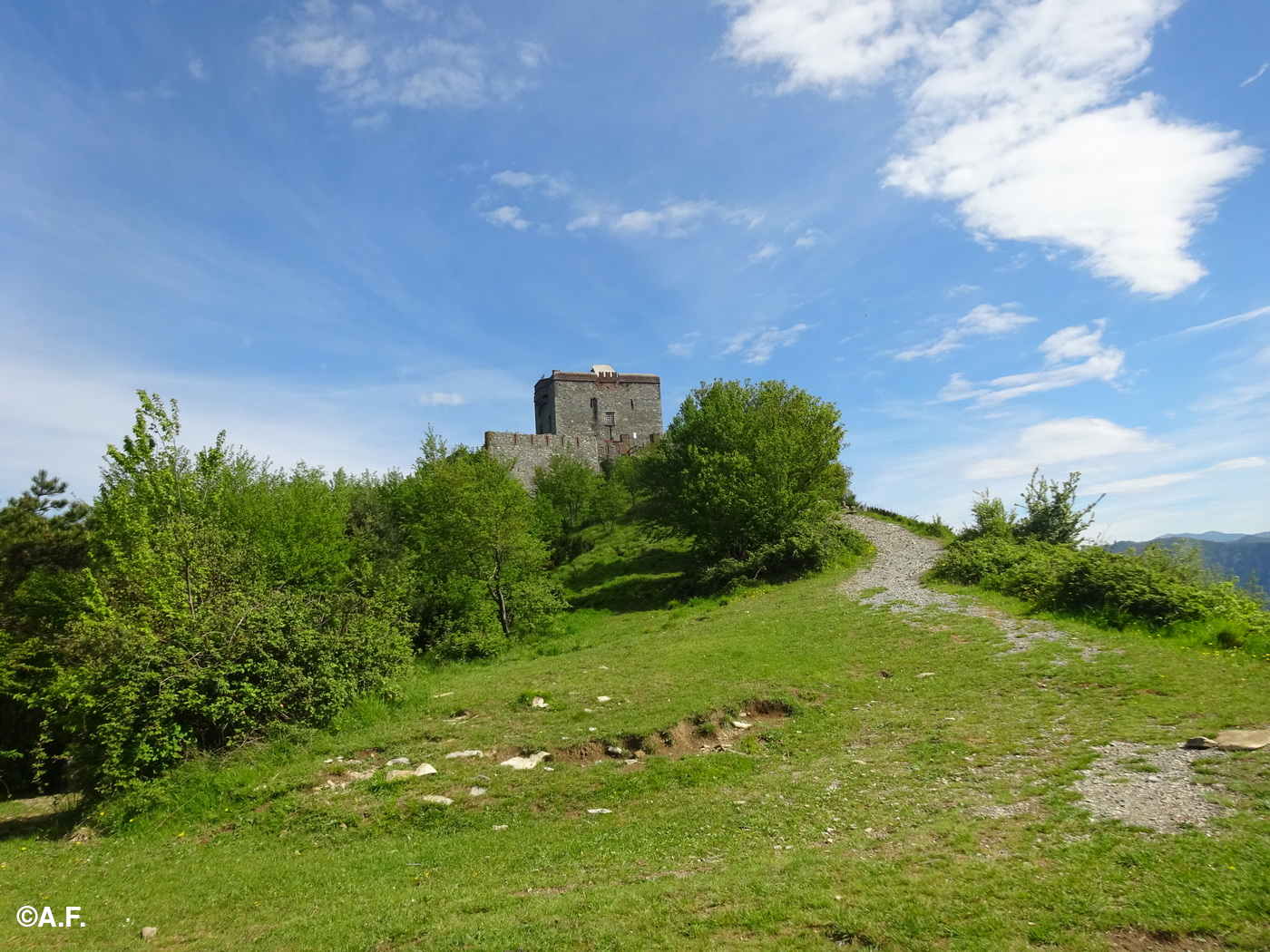 Salendo verso il Forte Puin