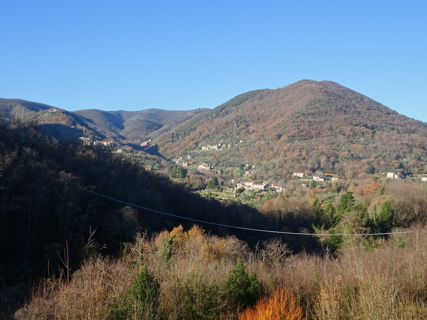 Il vallone di Cárpena e il Monte Bermego visti dai pressi della Foce