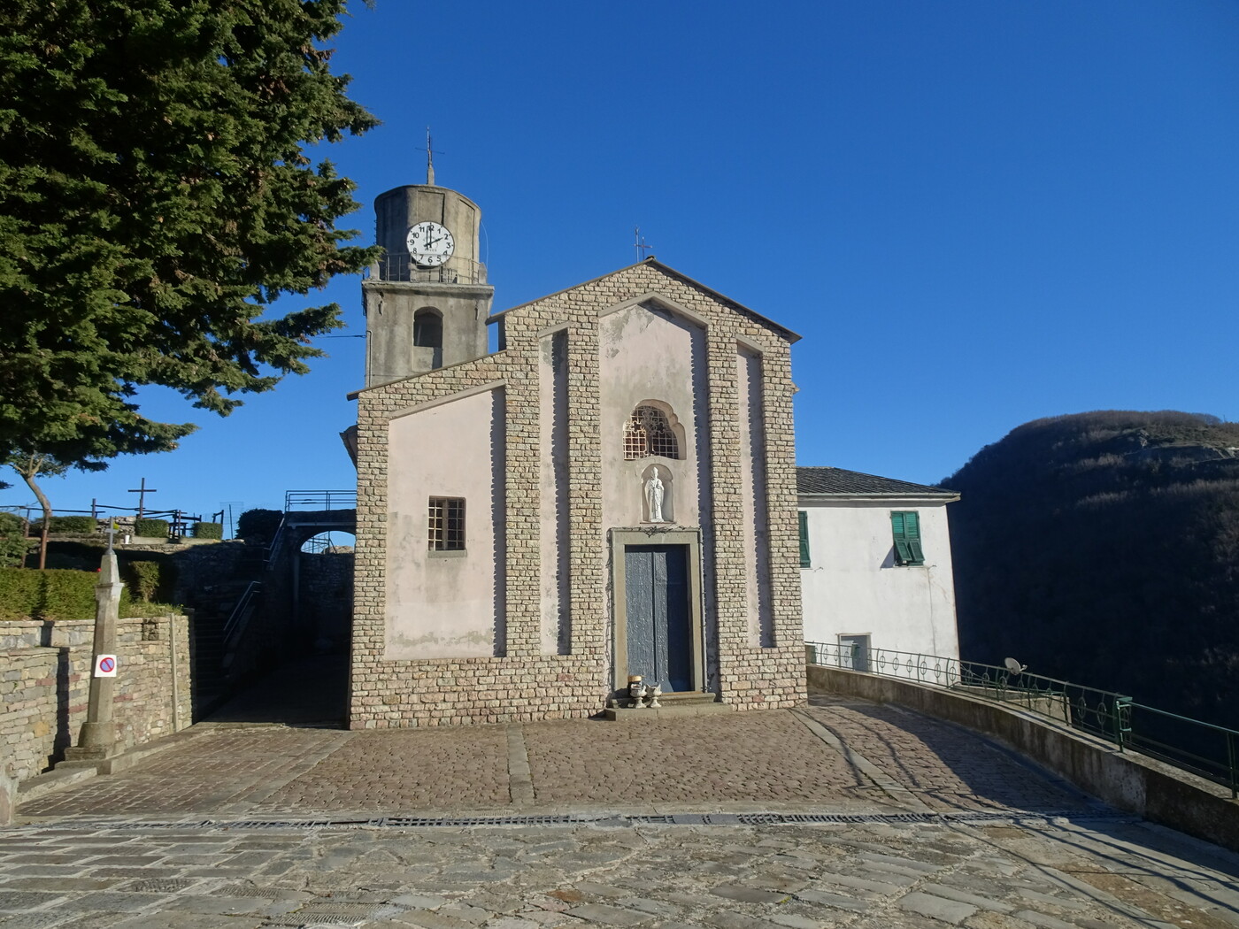 La chiesa parrocchiale di San Nicola a Cárpena