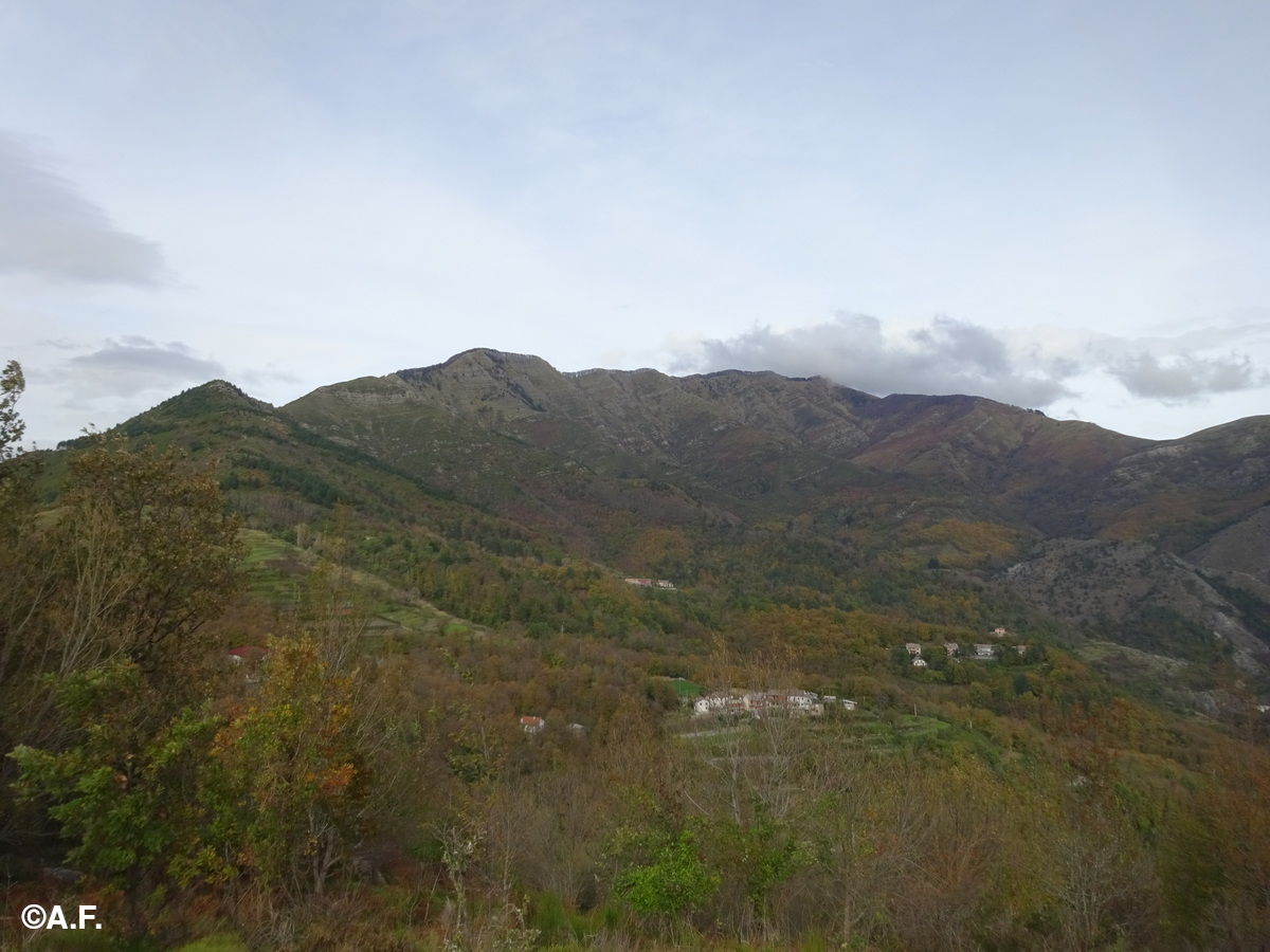 Il Monte Zatta visto dal Monte Comarella