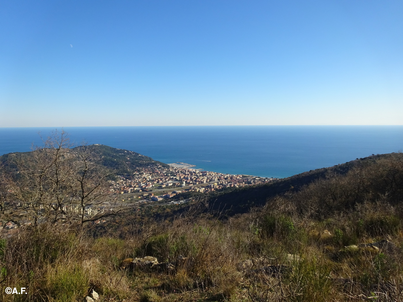 Vista di Andora dai pressi del Passo Chiappa