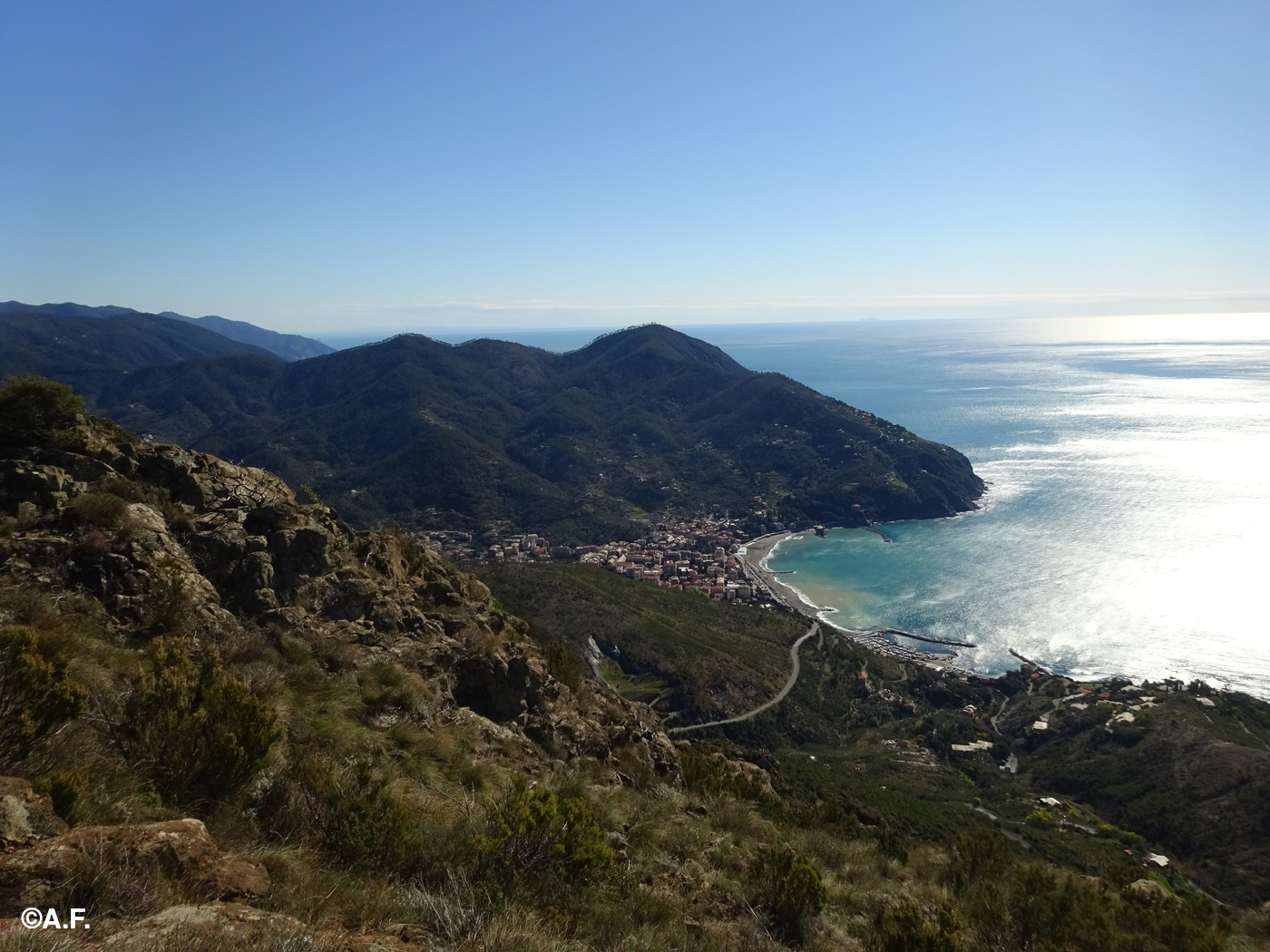Vista su Lévanto e sul Promontorio del Mesco
