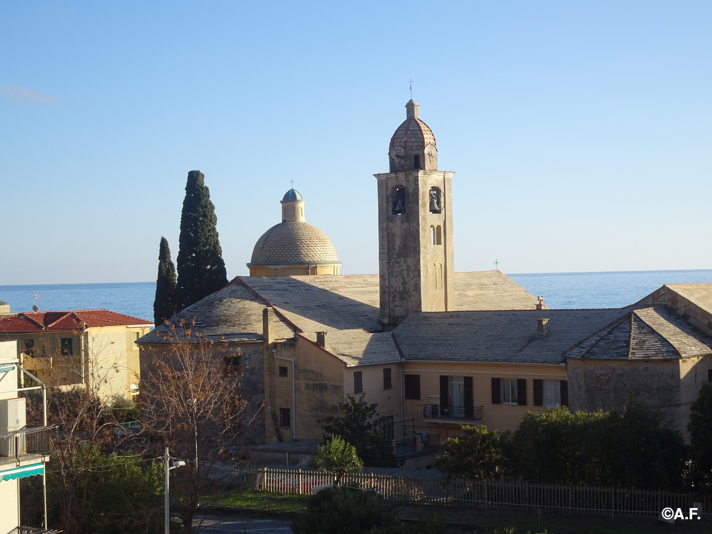 La chiesa parrocchiale di San Lorenzo a Varigotti