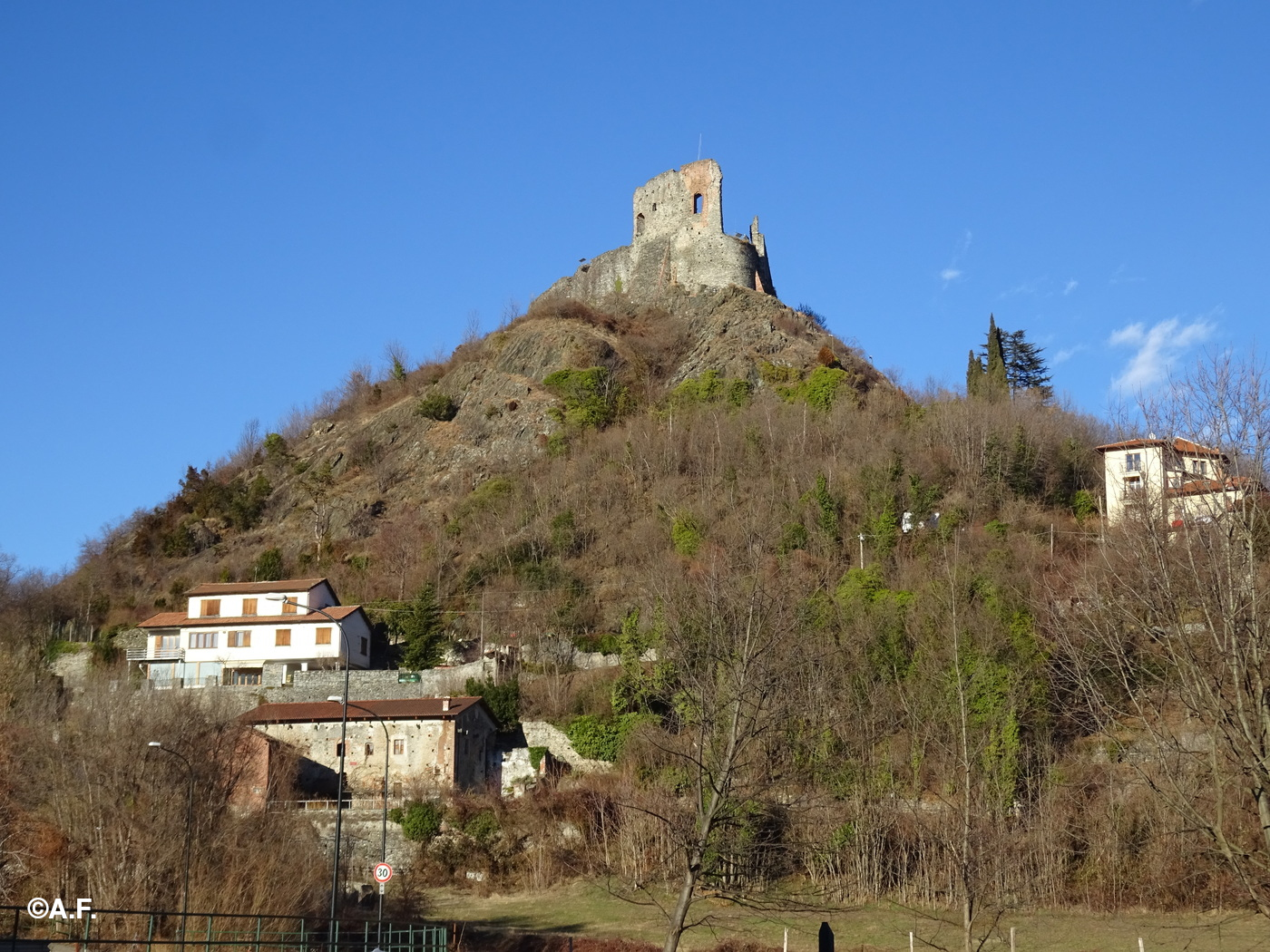 Il Monte Pezzulano e il castello visti da Avigliana