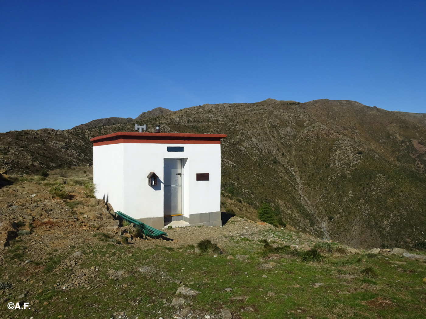 Il Bivacco Paganetto, sulla cima del Monte Riondo