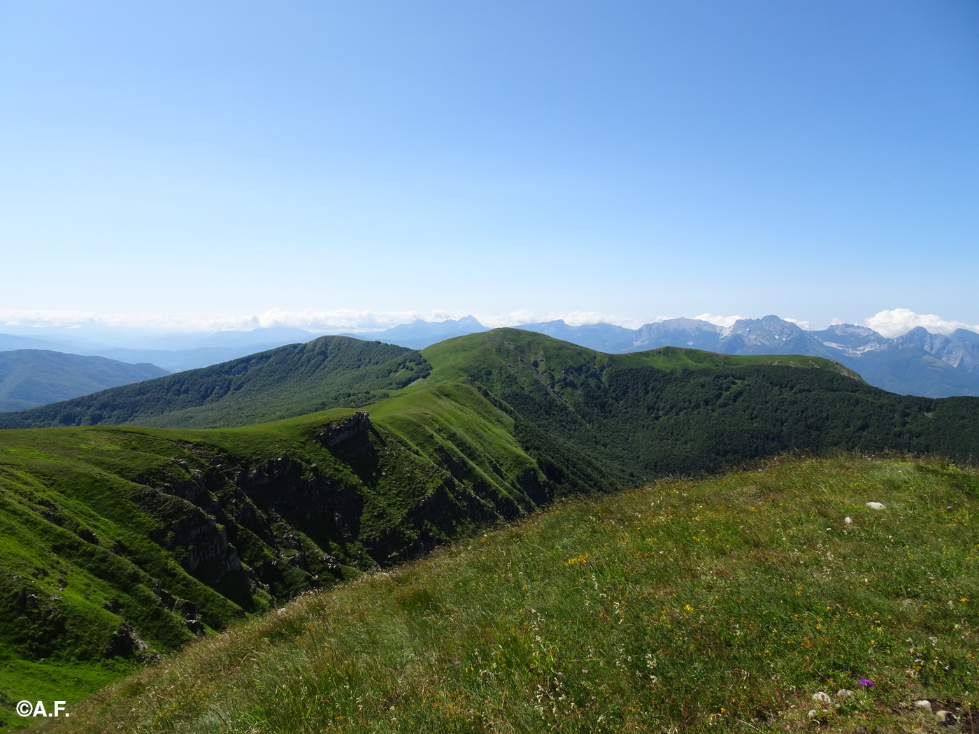 Il Monte Tondo e le Apuane dalla Cima Belfiore