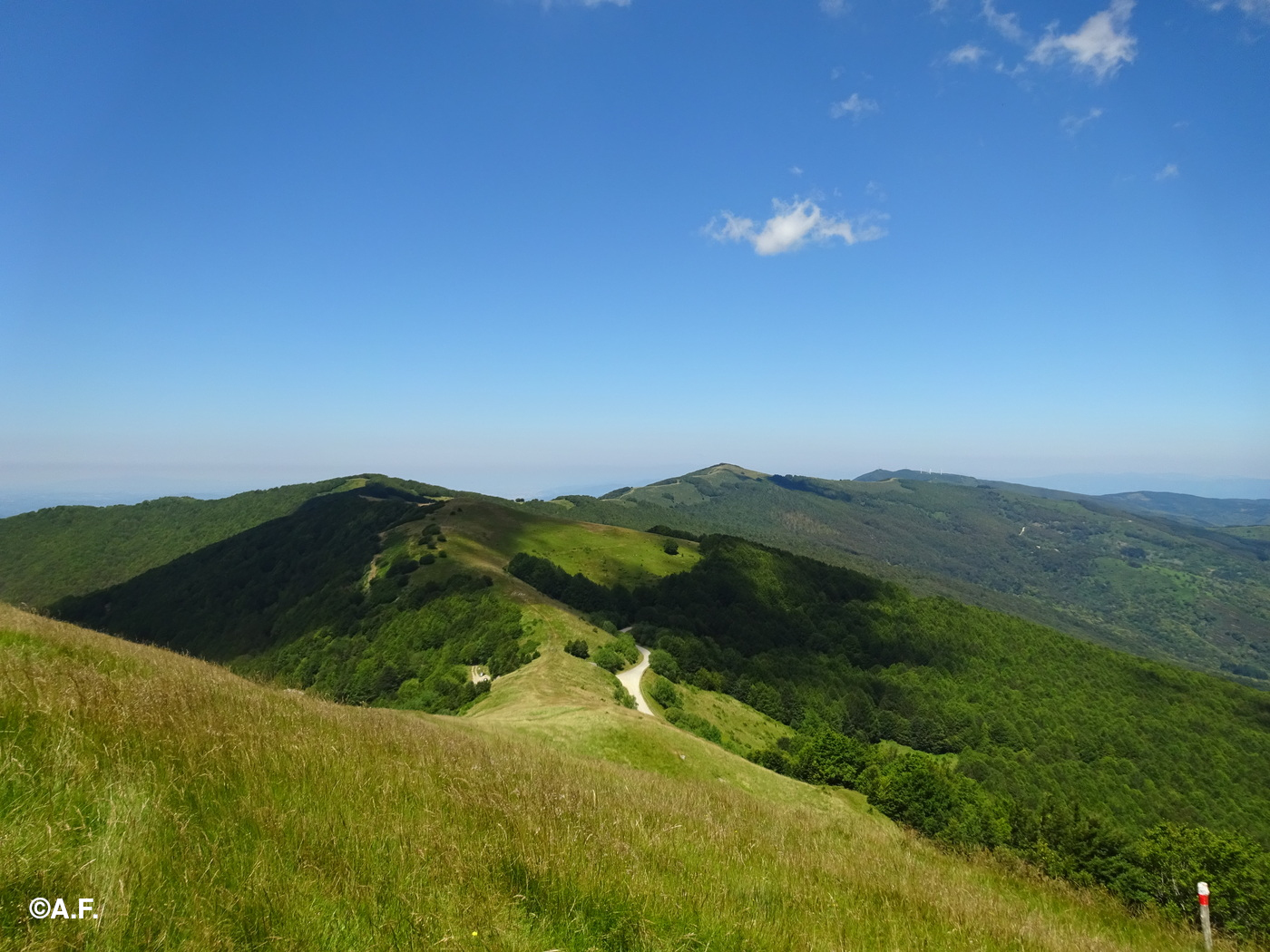Panorama verso nord salendo al Monte Pianellaccio