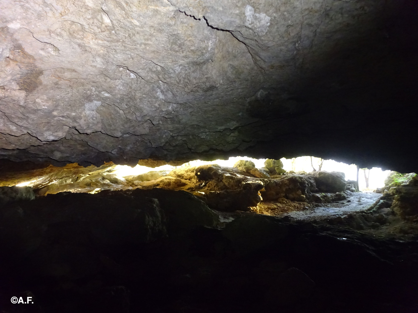 L'interno della Grotta all'Onda