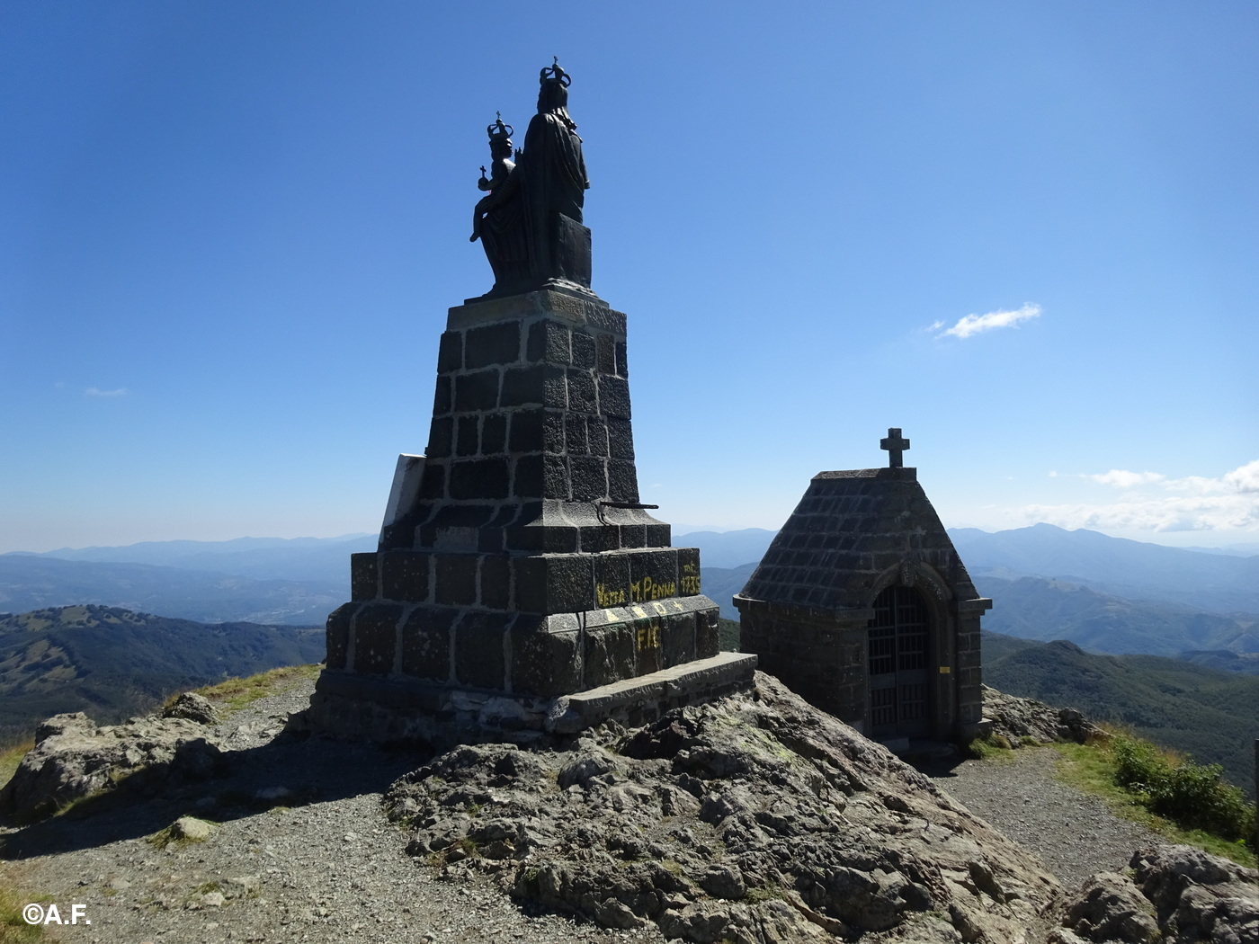 In vetta al Monte Penna