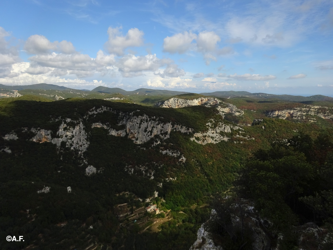 Panorama dalla Rocca di Perti verso est