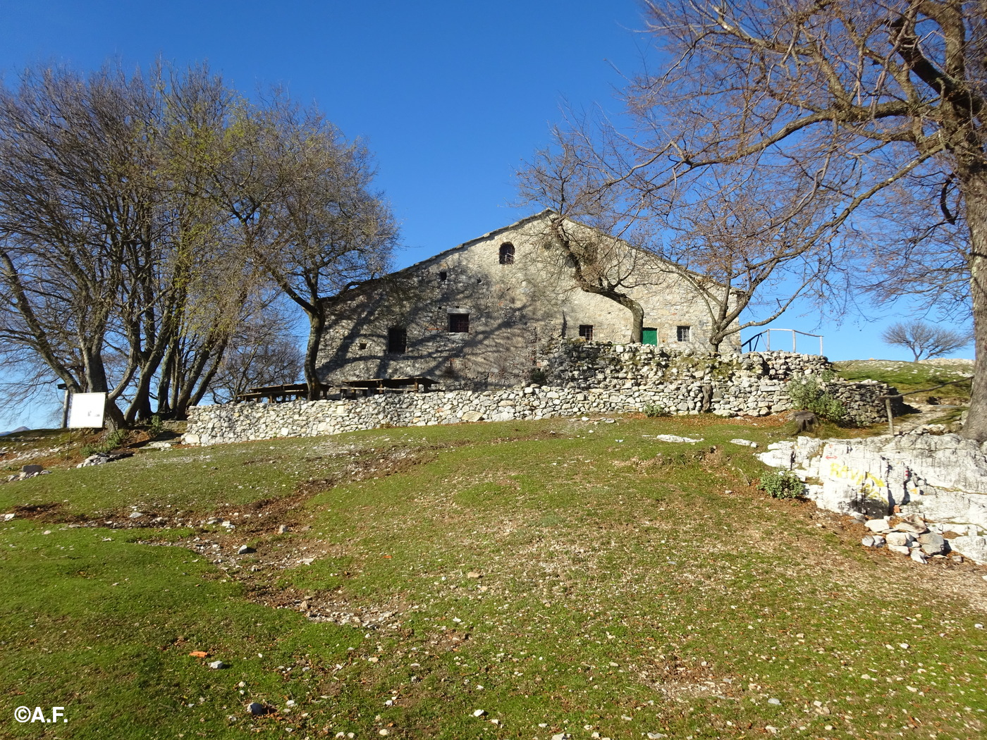La chiesetta di San Pietro dei Monti