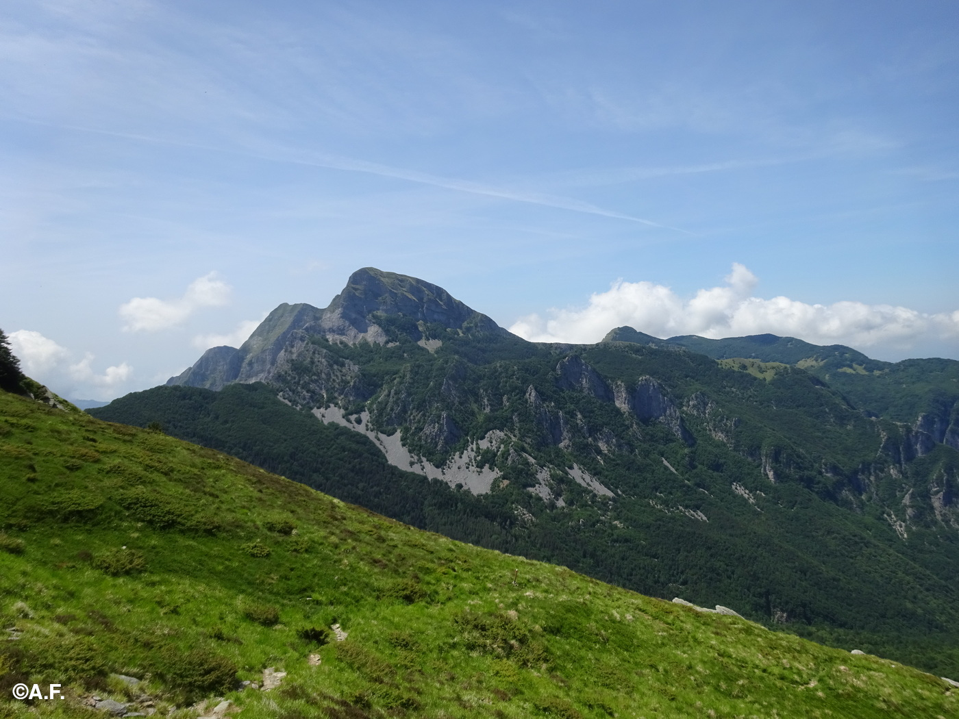 Il Monte Sagro visto dalla Foce di Giovo