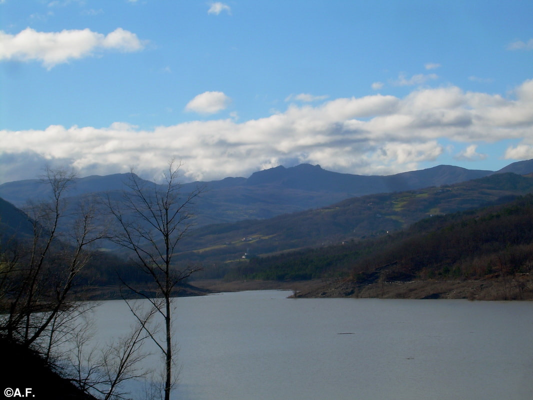 Il Lago di Mignano e il Monte Menegosa