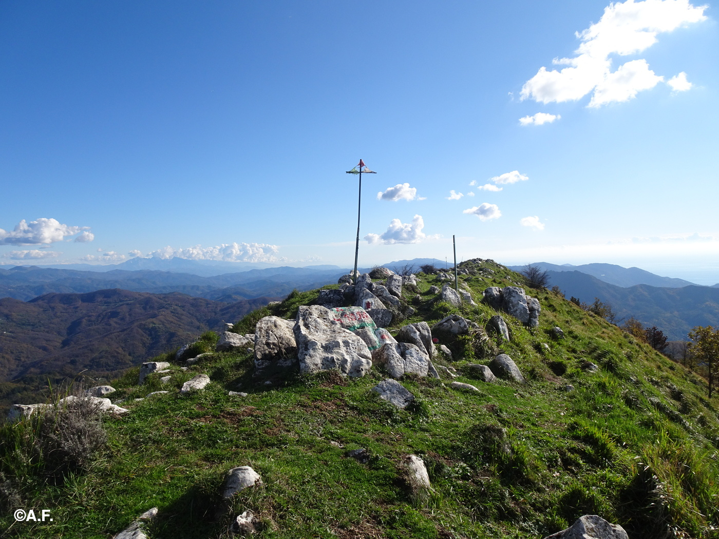 La cresta sommitale dell'Alpe di Maissana