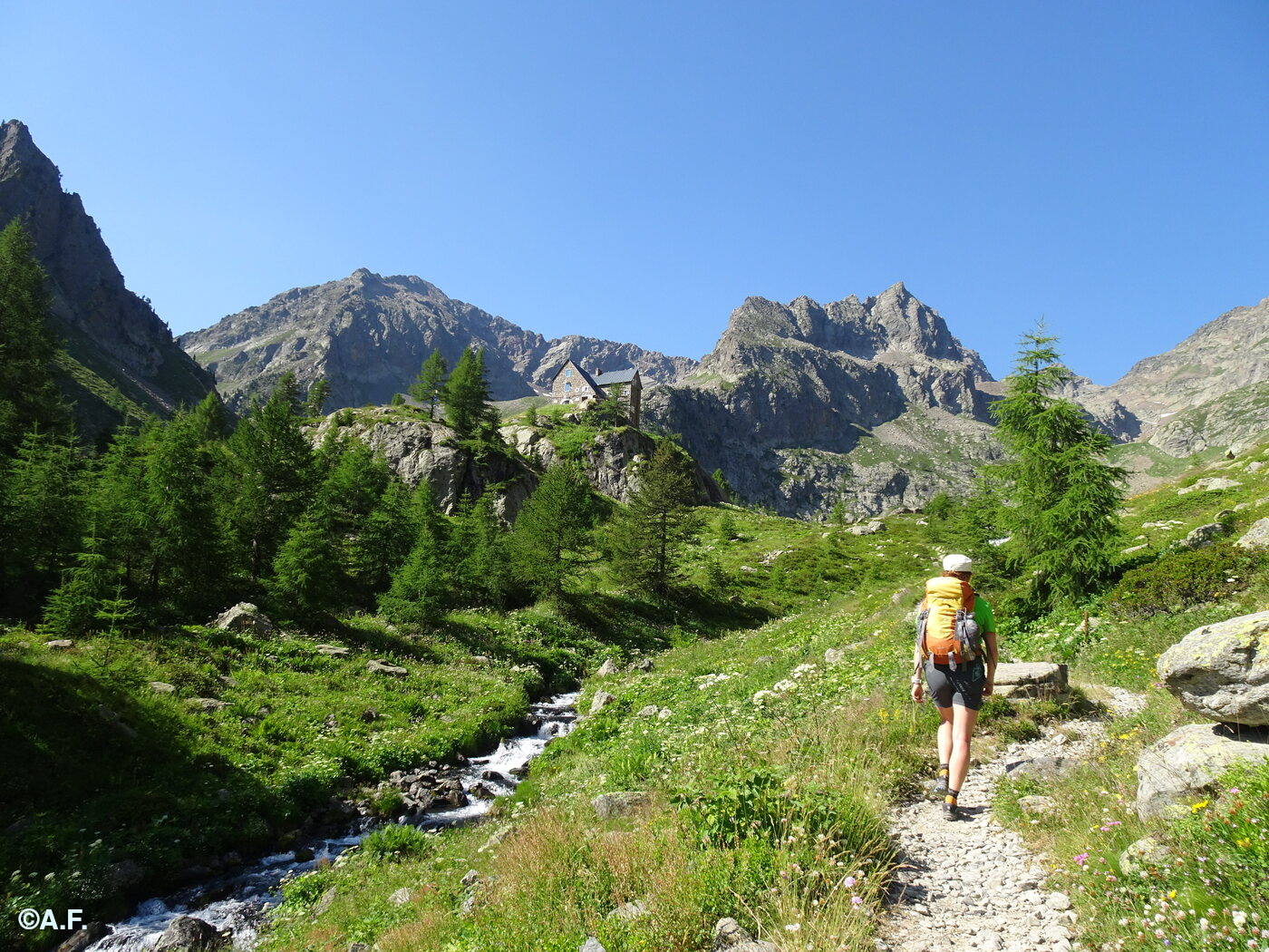 Salendo verso il Rifugio Migliorero