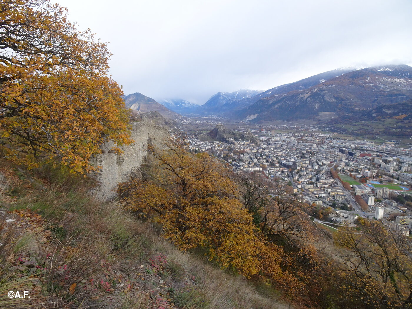 Le mura del castello del Mont d'Orge e Sion